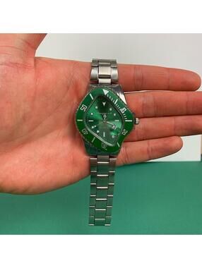 Classy Y2k 2000s vintage style essential minimalist retro stainless steel watch